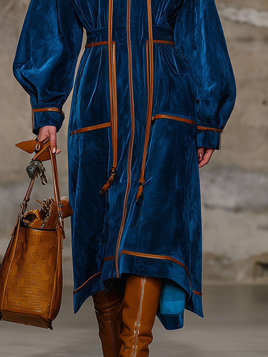 Robe Midi en Velours Bleu Nuit avec Cape à Manches Longues et Finitions Marron