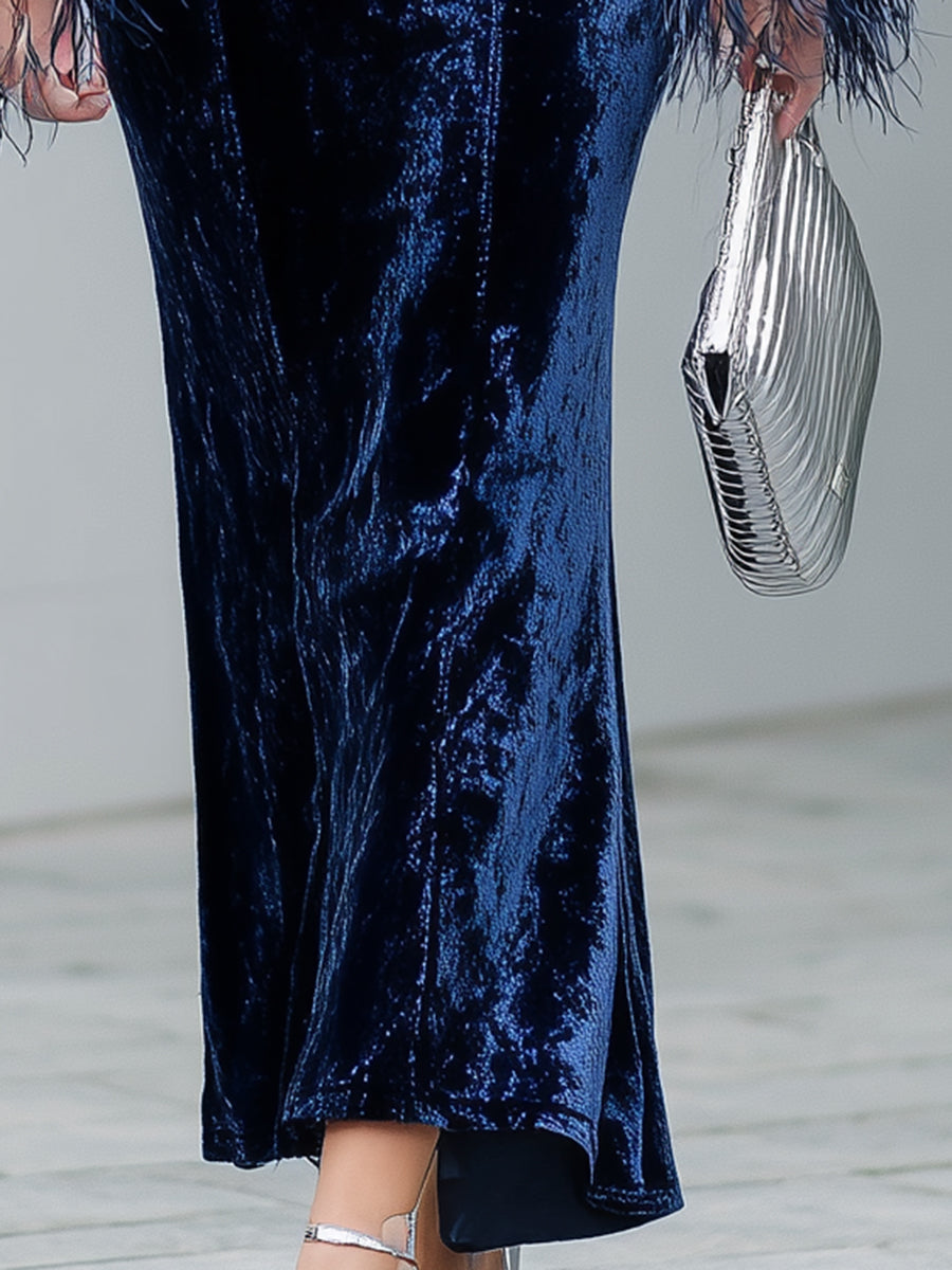 Robe Maxi en Velours Bleu avec Col Rond et Élégants Panneaux de Plumes Synthétiques