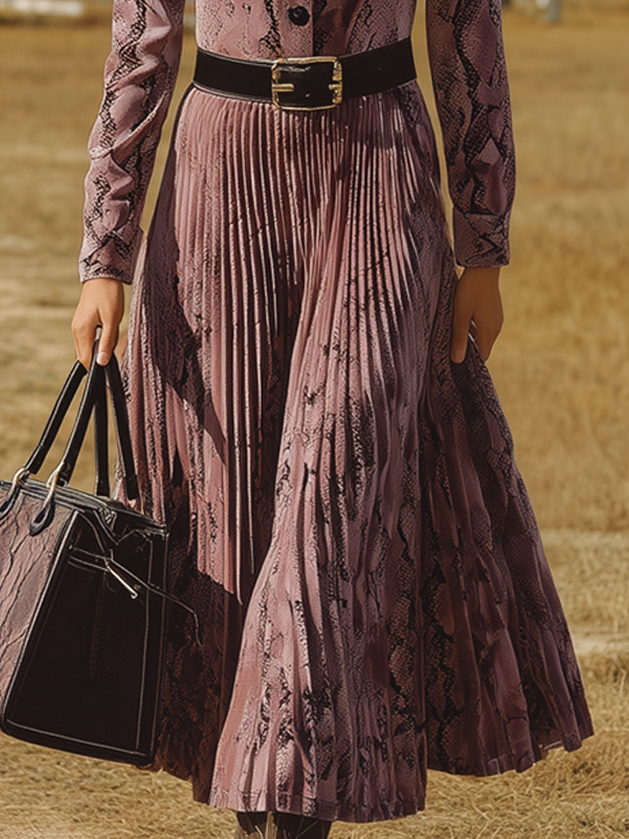 Robe Midi Plissée en Velours Violet avec Imprimé Serpent au Style Rétro Nomade