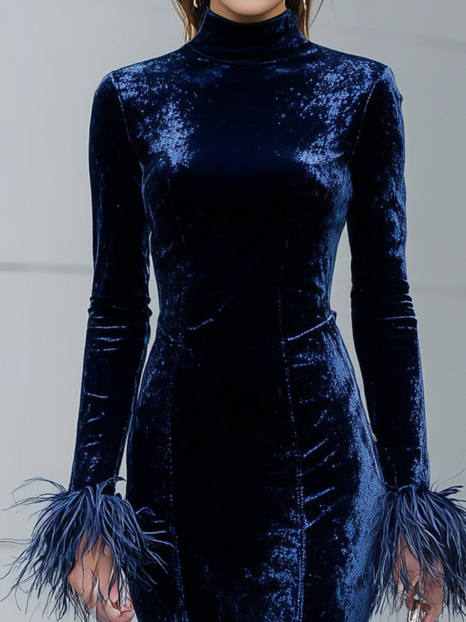 Robe Maxi en Velours Bleu avec Col Ronde et Éléments en Plumes d'Ostrich Synthétiques