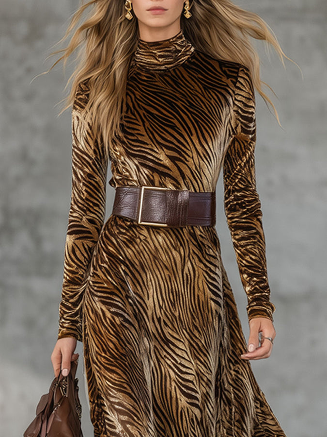 Robe Maxi Longue en Velours Doré à Imprimé Zebra - Élégance Rétro