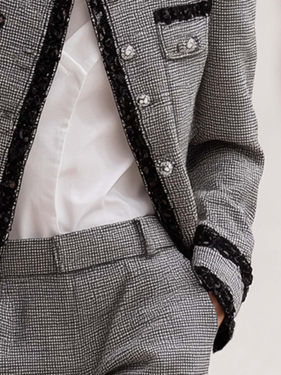 Élégante Veste en Laine Grise : Un Indispensable Classique