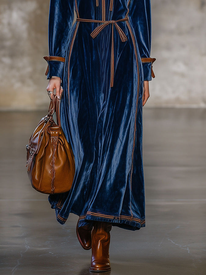 Robe Maxi en Velours Bleu Nuit avec Capuche et Finitions Marron Vintage