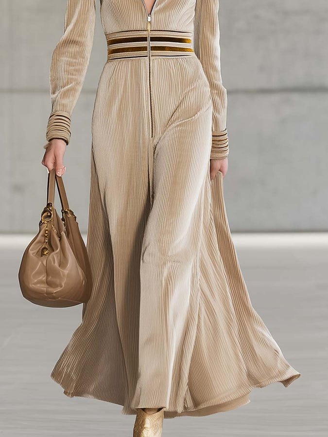 Maxi Robe en Velours Beige à Col V et Fermeture Éclair - Élégance Rétro et Chic Sportif