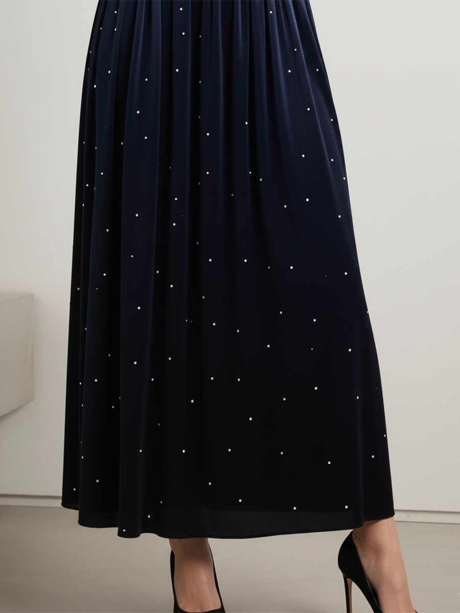 Robe Velours Chic à Col Montant et Détails Éclatants