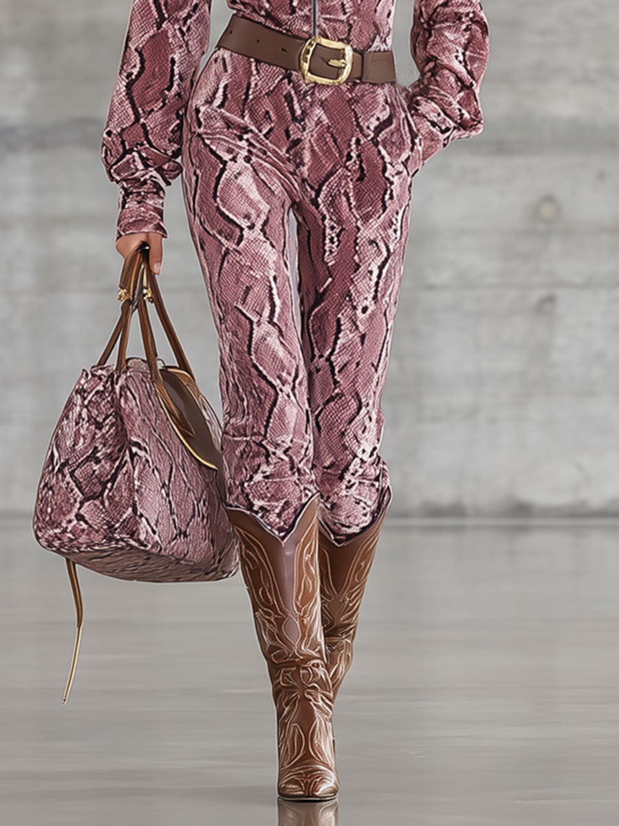 Combinaison Rose Rétro en Velours à Manches Longues avec Imprimé Serpent et Détails Lacés