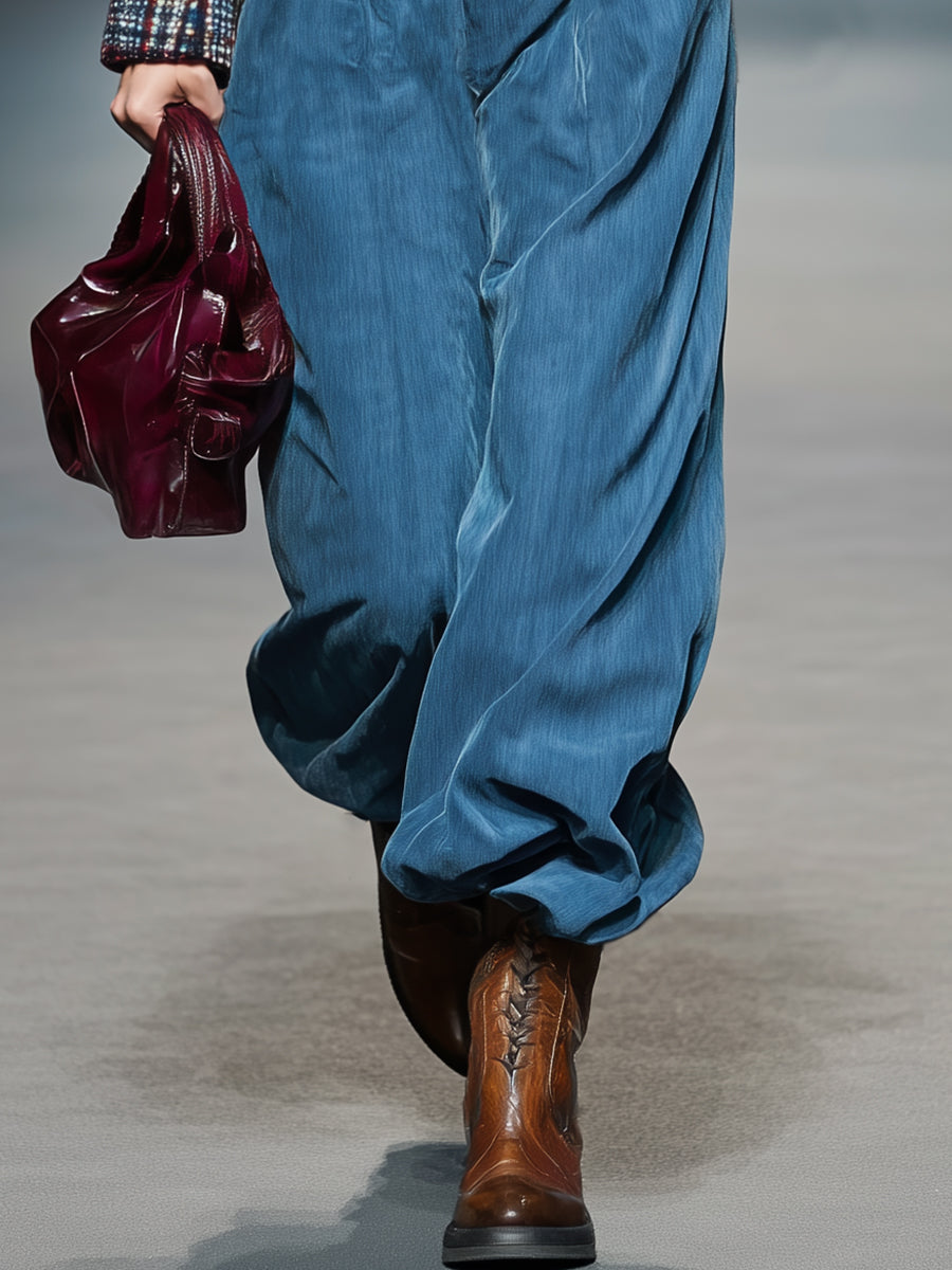 Jean large bleu orné de boutons au charme rétro