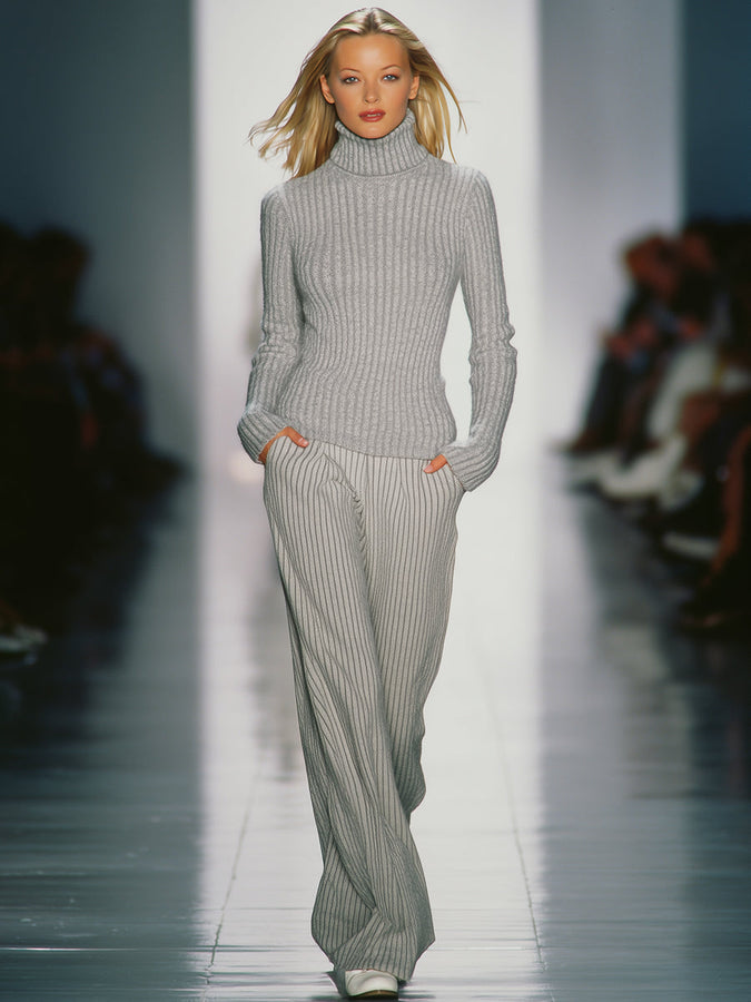 Ensemble Tricoté Chic : Pull Col Roulé Gris Clair et Pantalon Élégant