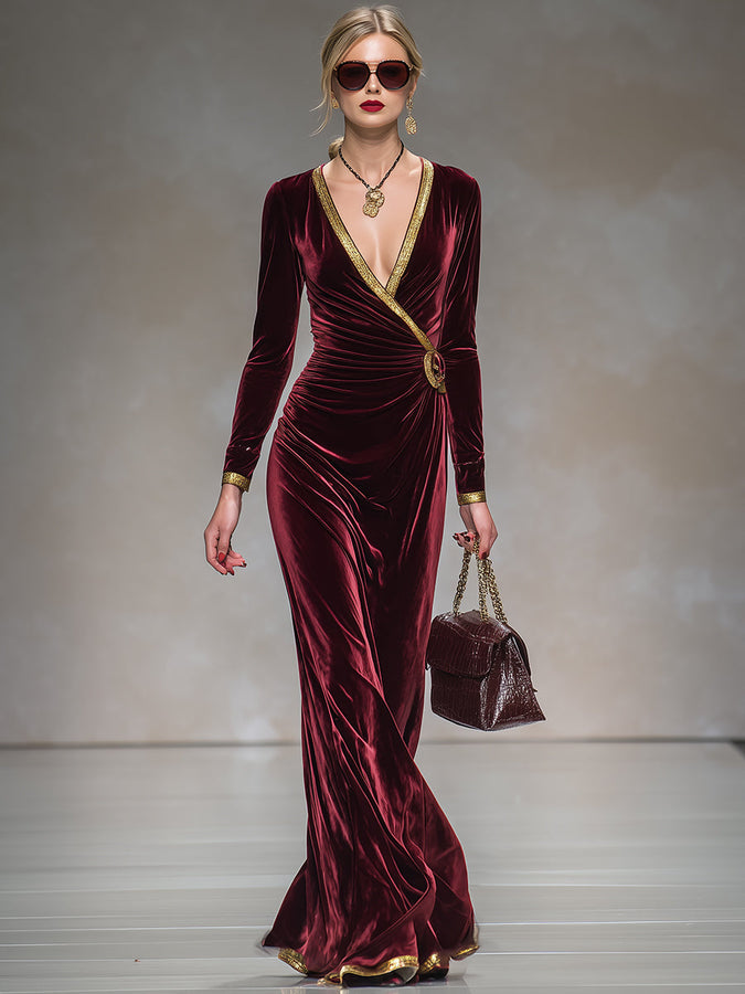Robe Maxi Velours Bourgogne : Décolleté en V et Finitions Dorées pour une Élégance Éblouissante