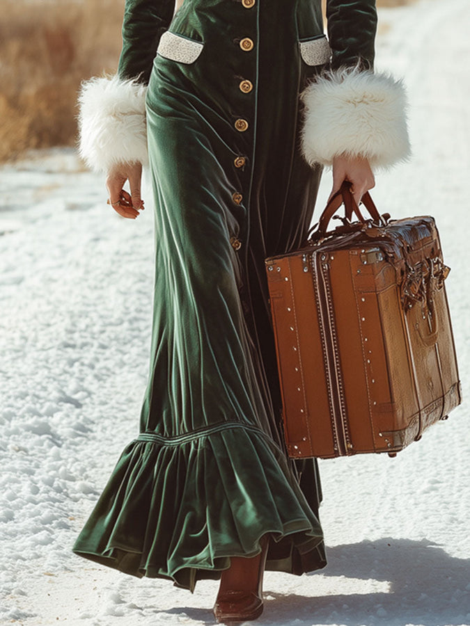 Robe Maxi Vintage en Velours Vert Émeraude avec Col en Fourrure Synthétique et Détails Volants