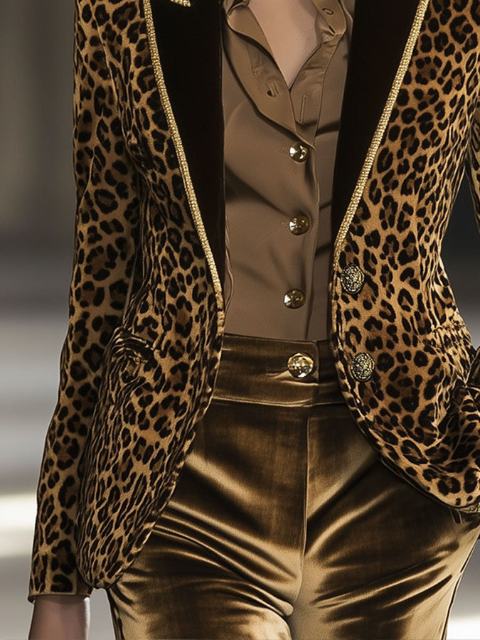 Veste Blazer en Velours Léopard : Élégance Instantanée avec Col Contrasté et Finitions Dorées - Expédition en 24h !