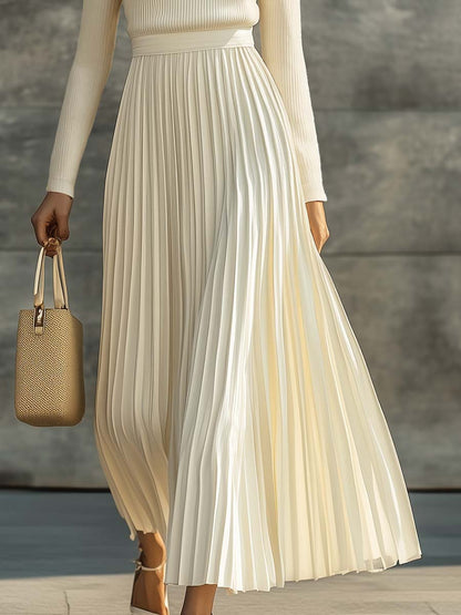 Robe Maxi en Satin Crème : Élégance Décontractée avec Manches Longues et Ourlet Plissé