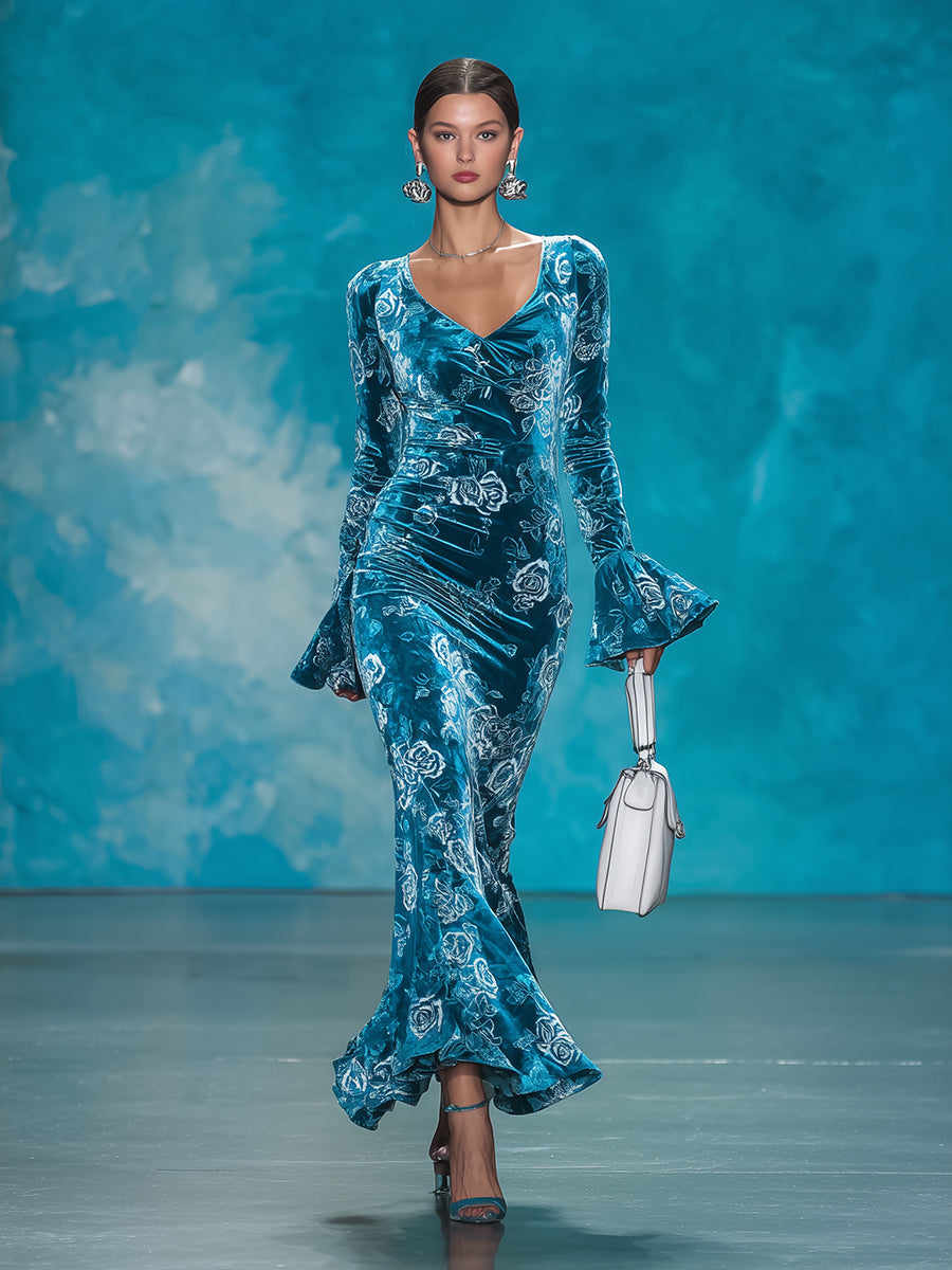 Maxi Robe Élégante en Velours Bleu avec Manches Trompette et Détails Texturés en Rose Argenté