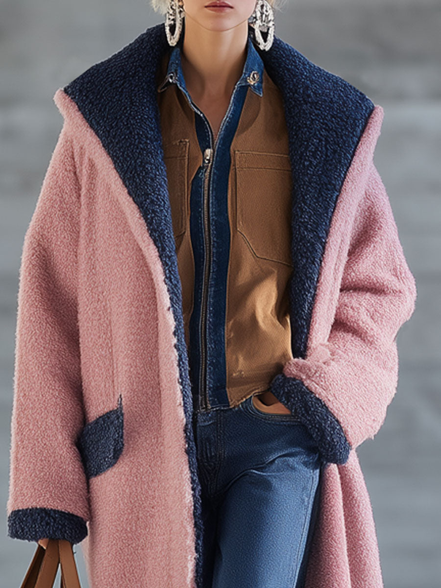 Veste Longue en Polaire Bleu Marine et Rose – Élégance Nomade Urbaine au Style Rétro