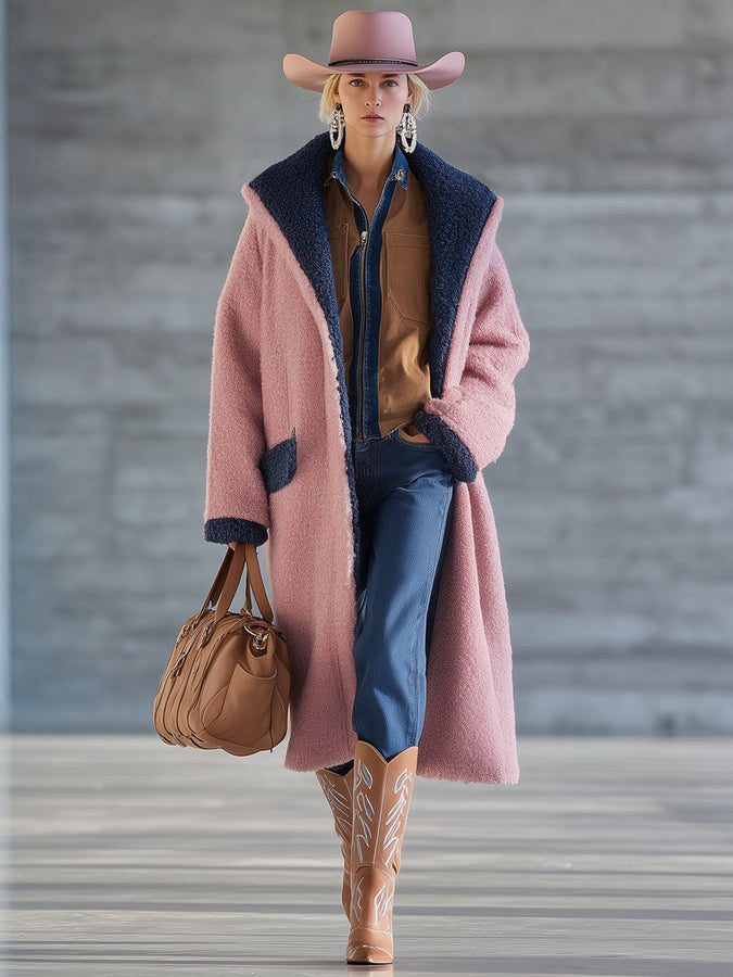 Veste Longue en Polaire Bleu Marine et Rose – Élégance Nomade Urbaine au Style Rétro