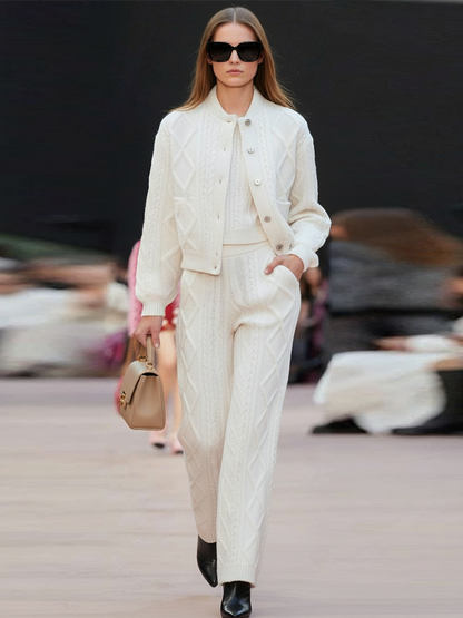 Ensemble Élégant en Blanc Texturé : Veste et Pantalon Chic