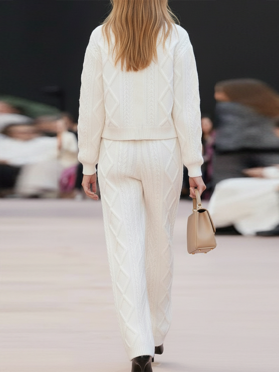 Ensemble Élégant en Blanc Texturé : Veste et Pantalon Chic