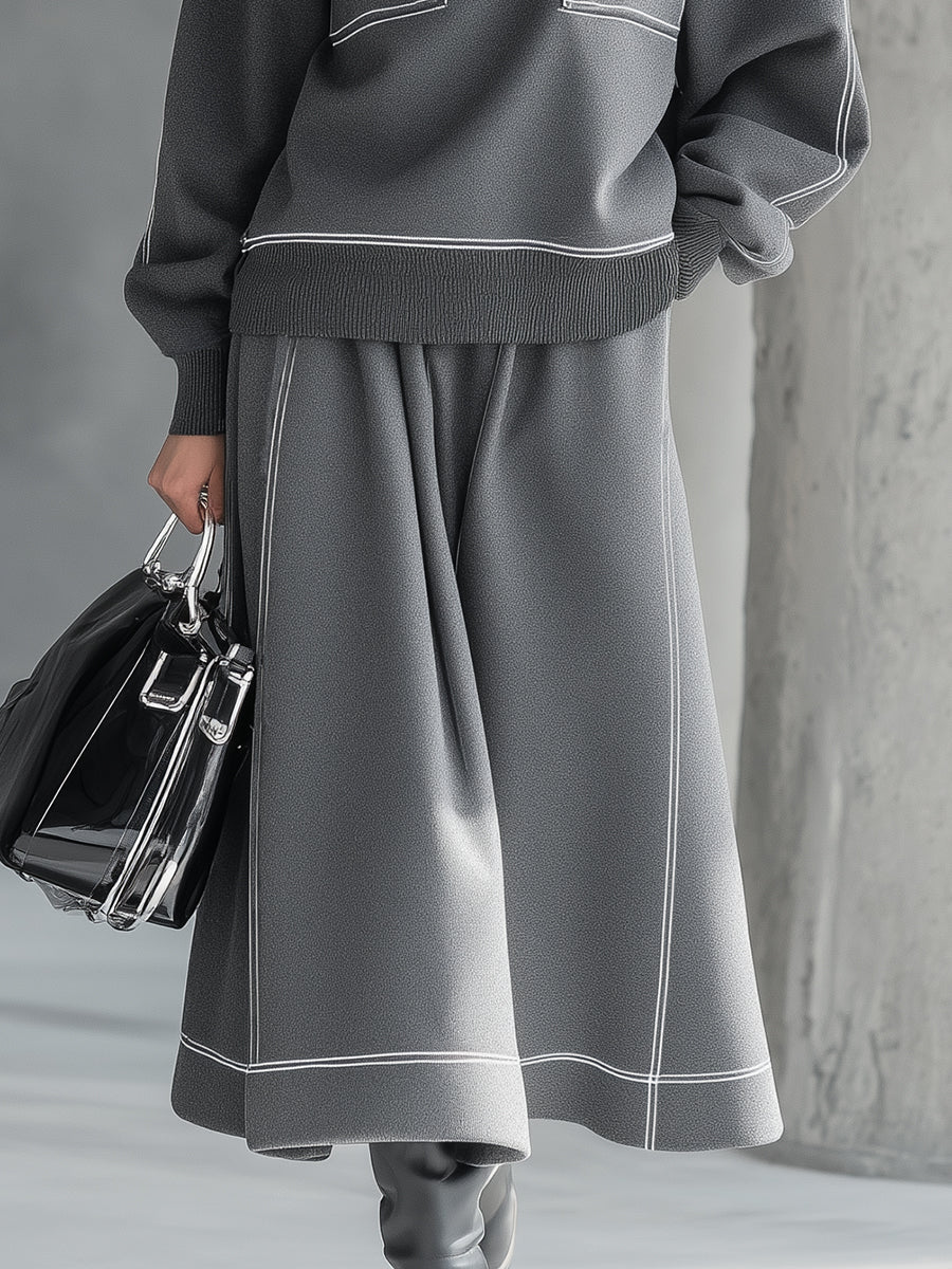 Pull à Col Roulé Gris avec Surpiqûres Blanches - Élégance Sportive Premium