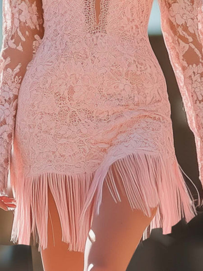 Robe Mini en Dentelle Rose à Bretelles Spaghetti - Décolleté Élégant et Franges - Expédition Rapide en 24h!
