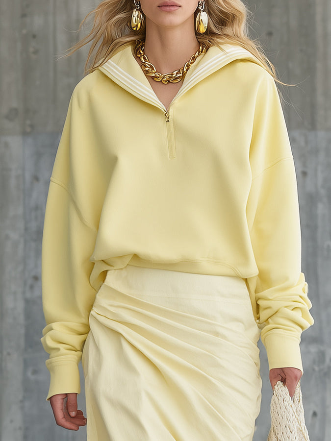 Ensemble Sportif Haut de Gamme : Sweat à Capuche Jaune et Jupe Plissée Élégante
