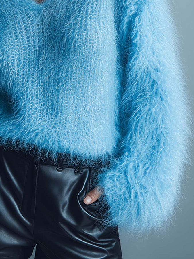 Léger pull en laine bleu clair à col en V - Élégance décontractée