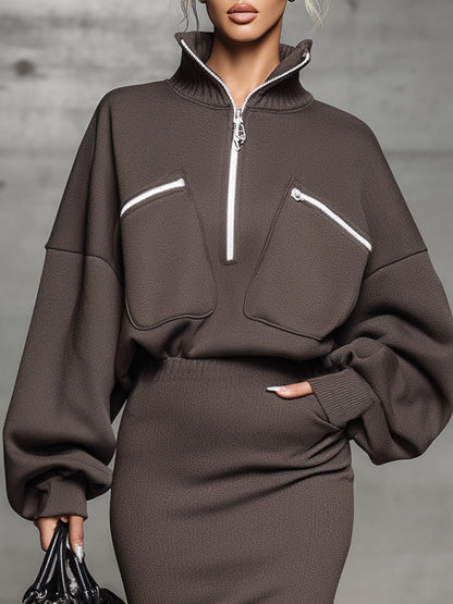 Ensemble Sportif Rétro : Jupe en Sweat à Capuche Marron avec Fermeture Éclair Blanche