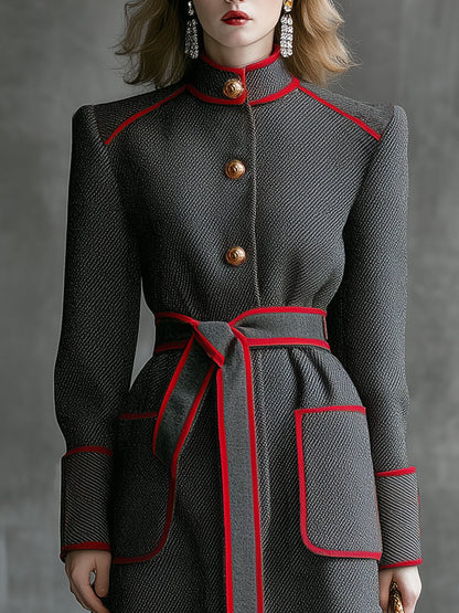 Veste en Laine Grise Sergé avec Col Montant et Détails Rouges - Élégance Haute Couture