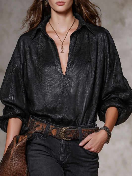 Décontracté Chic : T-shirt Long en Simili Cuir Noir à Col V, Style Rétro