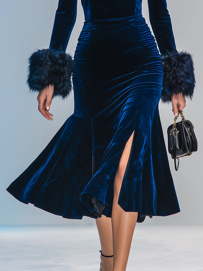 Robe Velours Chic et Sensuelle avec Col Montant, Manches Longues et Fente Audacieuse