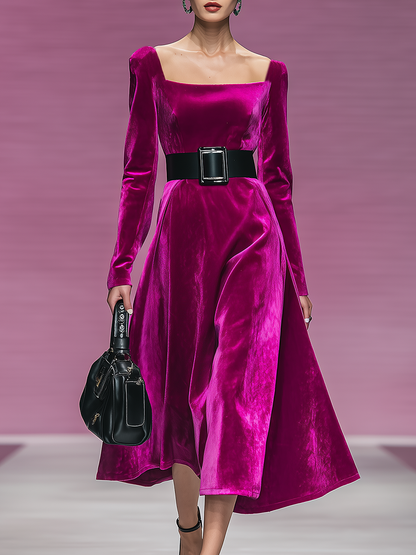 Robe Velours Chic et Séduisante avec Col Carré et Manches Longues