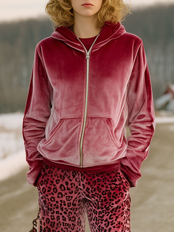 Ensemble Chic : Sweatshirt en Velours Rose Dégradé et Pantalon Léopard Tendance