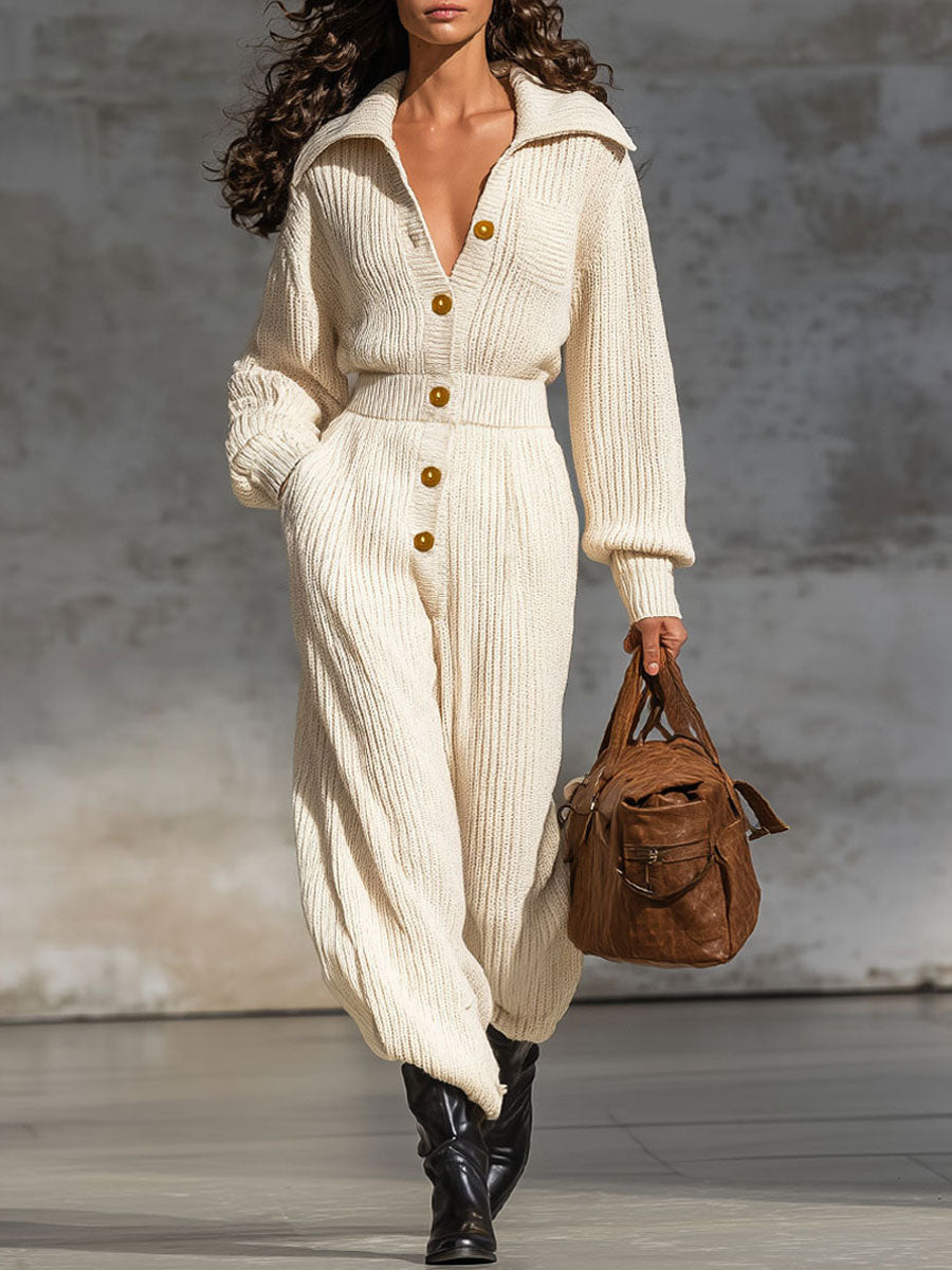 Combinaison Tricotée Élégante avec Revers et Boutonnage Minimaliste