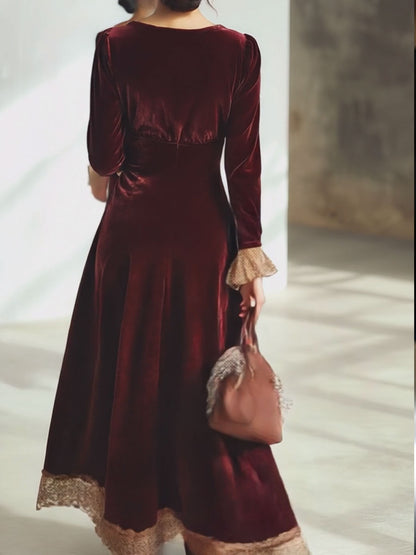 Robe Maxi en Velours Rouge Ankola : Élégance et Dentelle avec Col V et Manches Longues - Expédition Rapide en 24 Heures