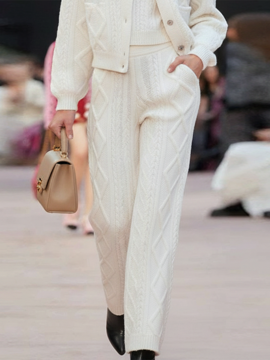 Ensemble Élégant en Blanc Texturé : Veste et Pantalon Chic