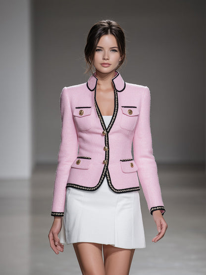 Veste en Tweed Rose avec Col Ronde en Satin Noir et Détails Dorés