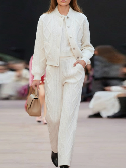 Ensemble Élégant en Blanc Texturé : Veste et Pantalon Chic