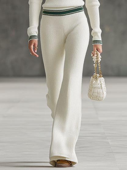 Ensemble Chic : Pull Zippé Blanc avec Détails Dorés et Pantalons Évasés