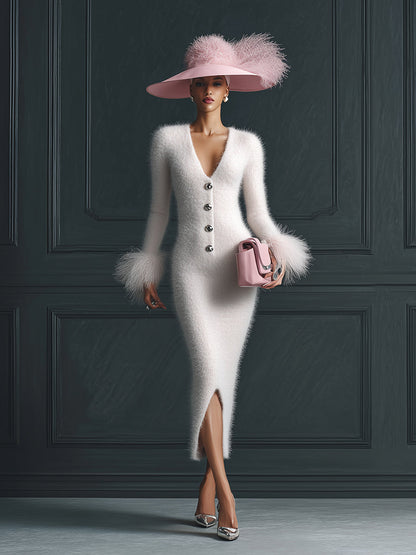 Robe Midi en Mohair Blanc à Col V avec Détails en Plumes d'Ostrich Immitées