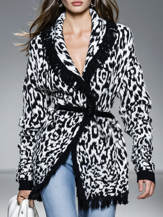 Cardigan en Jacquard Léopard Noir et Blanc avec Col Châle