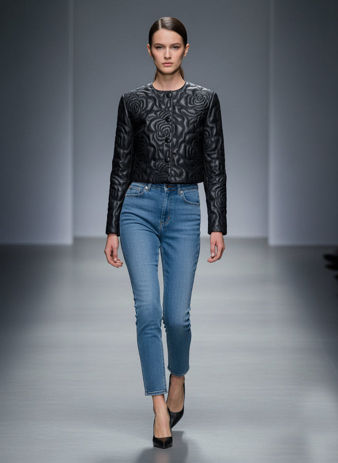 Veste courte en simili cuir noir avec détails floraux au col rond