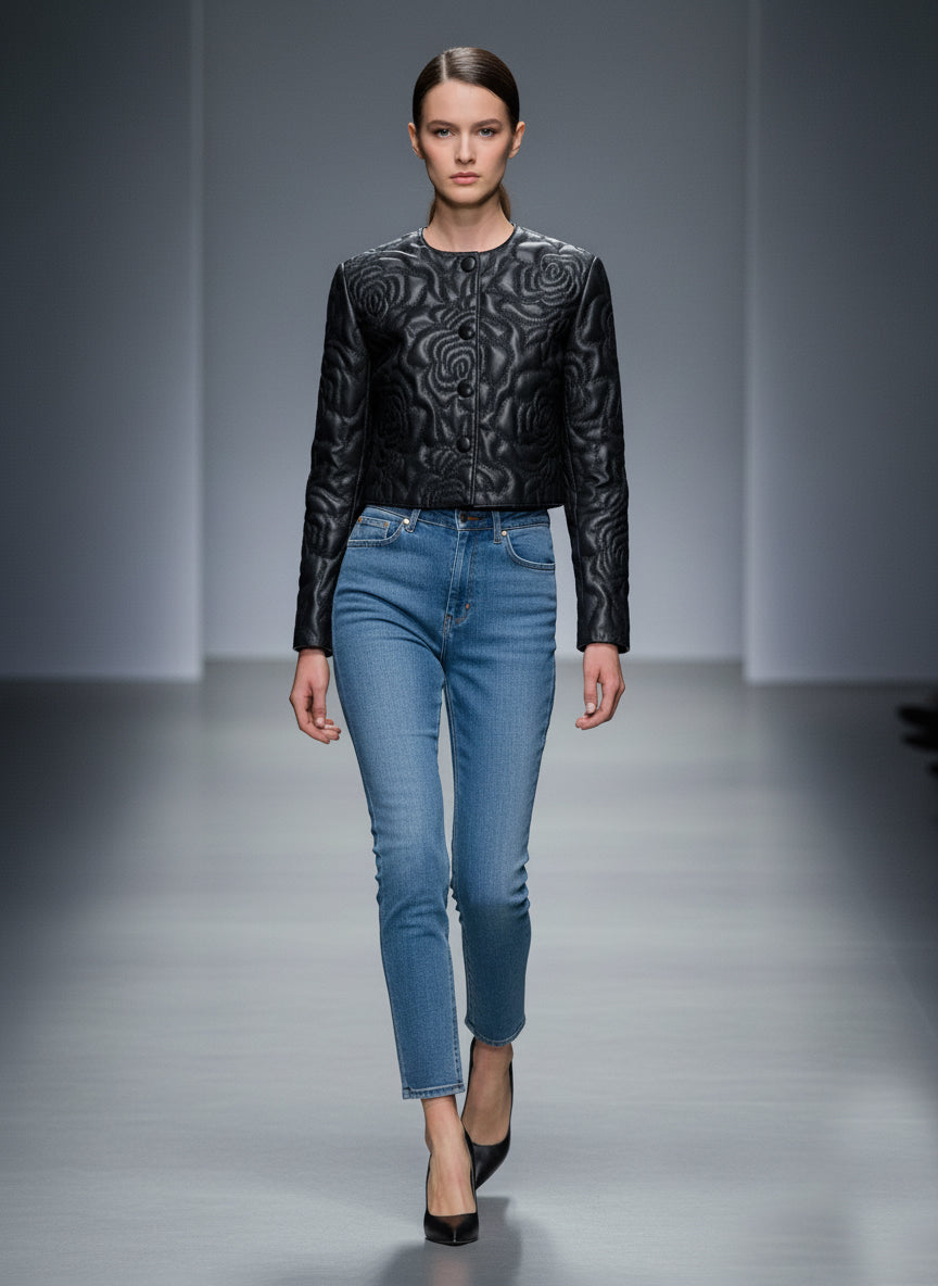 Veste Croppée Noir en Similicuir avec Éléments Roses