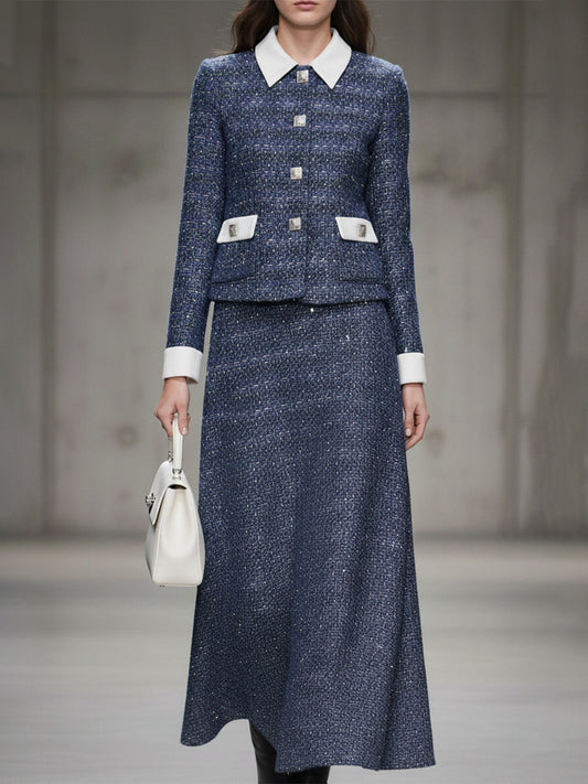 Ensemble Élégant en Tweed Bleu avec Sequins Dorés et Détails Blancs