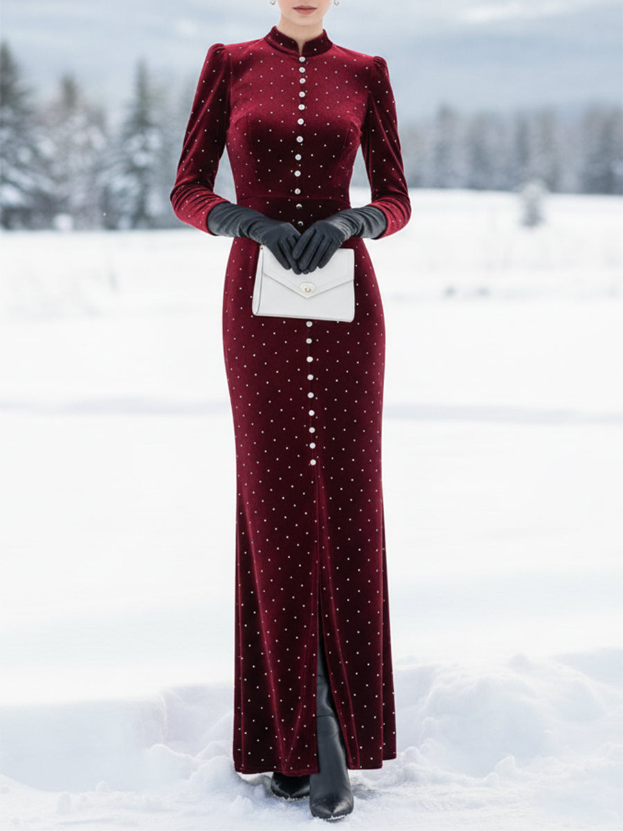 Maxi Robe en Velours Rouge avec Col Montant et Détails Strassés