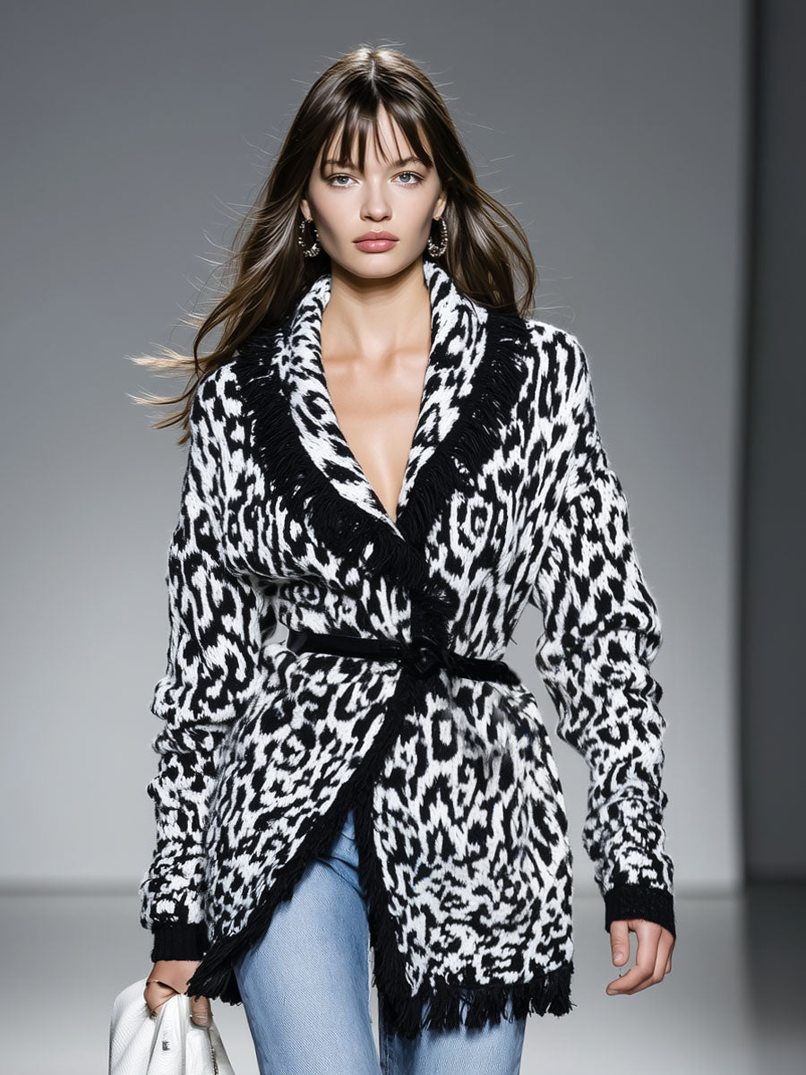 Cardigan en Jacquard Léopard Noir et Blanc avec Col Châle
