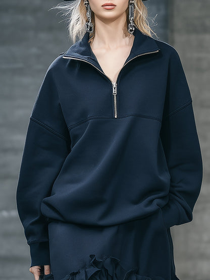 Ensemble Chic Sportif : Sweatshirt Bleu Foncé à Revers et Jupe Volante Élégante