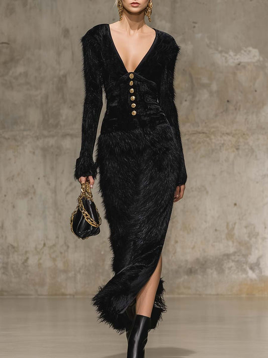 Robe Maxi Élégante en Velours Noir : Décolleté V Rétro avec Boucle Métallique et Ourlet en Fourrure Synthétique