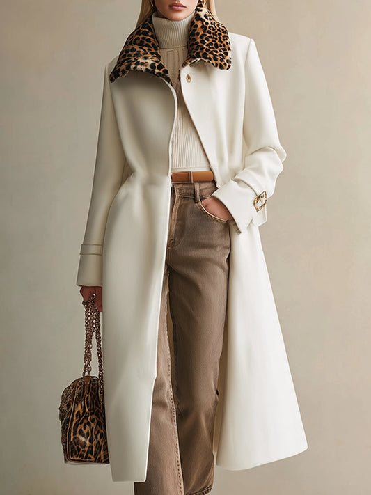 Long Crème en Laine avec Col en Fourrure Léopard : Élégance Urbaine