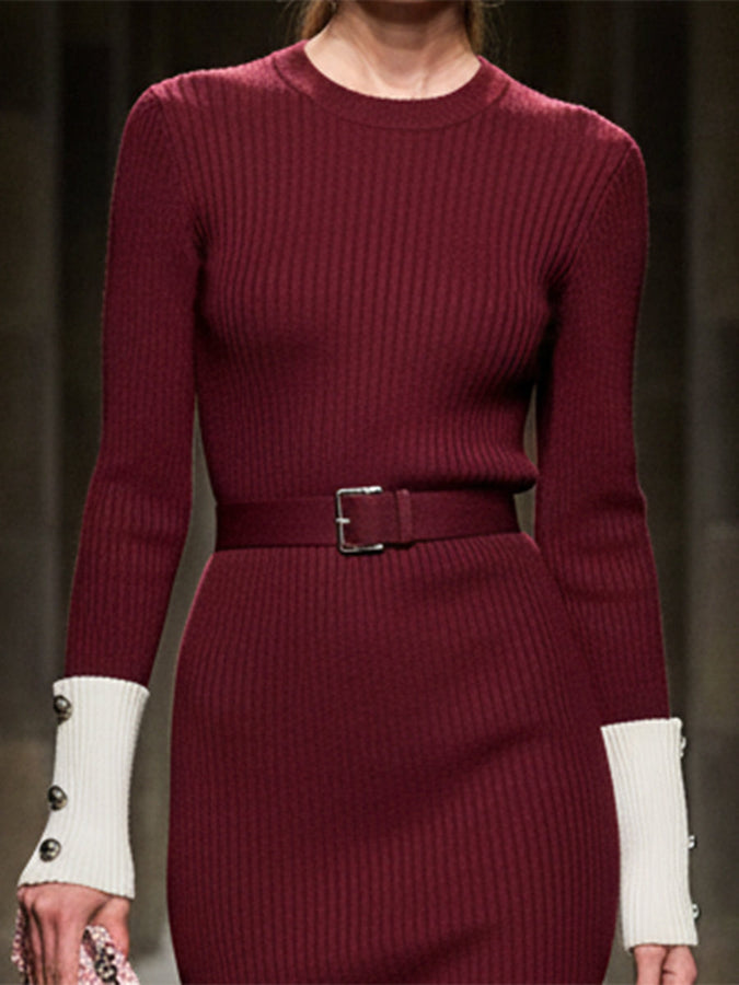Robe Midi Rouge en Angora avec Détails en Couture Blanche et Col Ronde