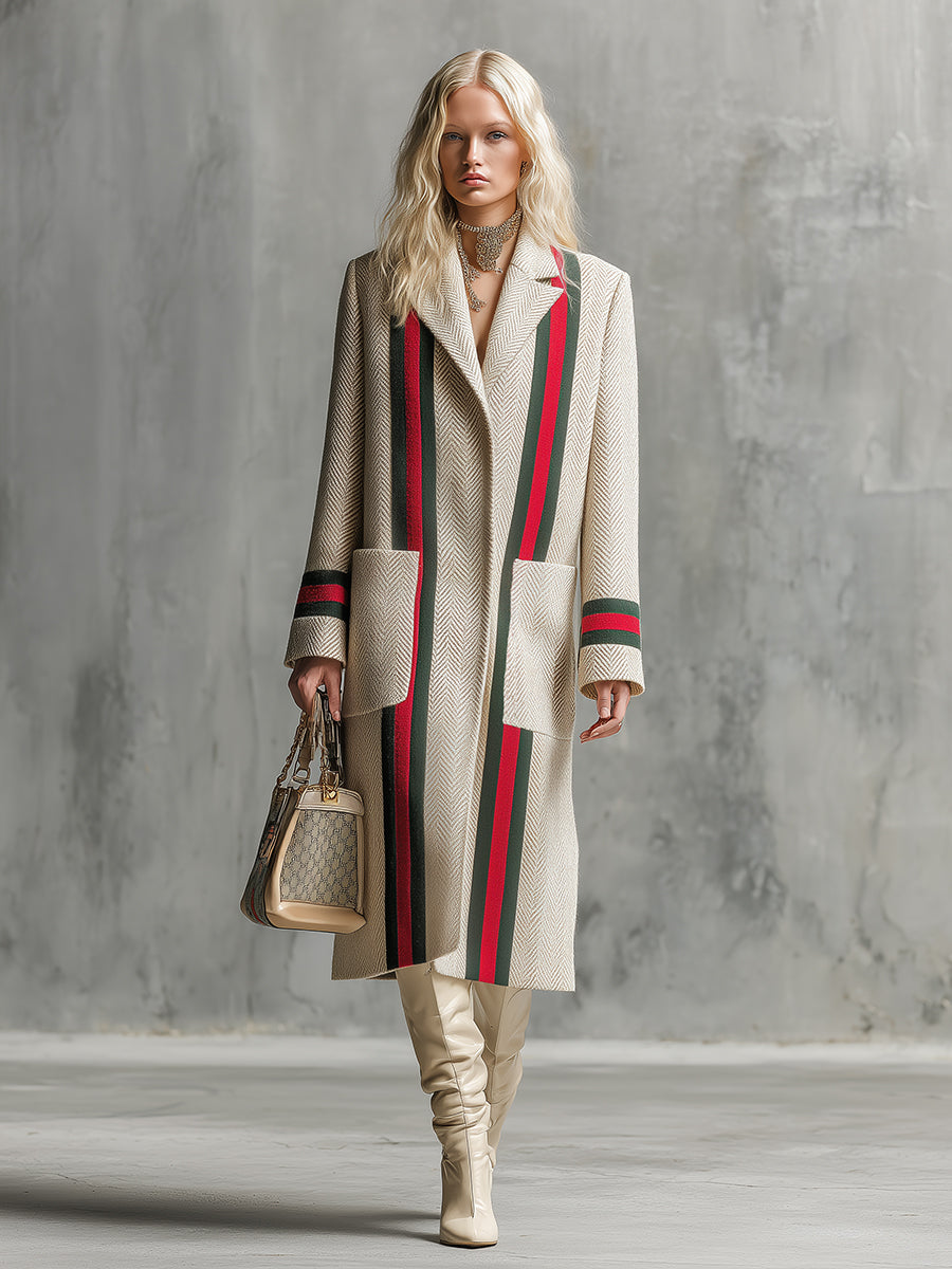 Chic Manteau Beige en Laine à Motif Chevrons avec Détails en Ruban Rouge et Vert