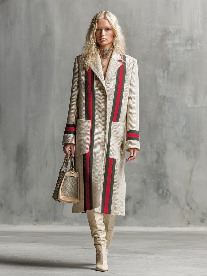 Chic Manteau Beige en Laine à Motif Chevron avec Détails en Ruban Rouge et Vert